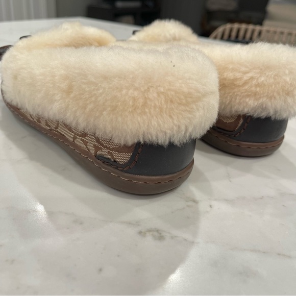 🎉2X HOST PICK🎉 Coach Fiona signature & leather shear line moccasin slippers - Picture 5 of 10